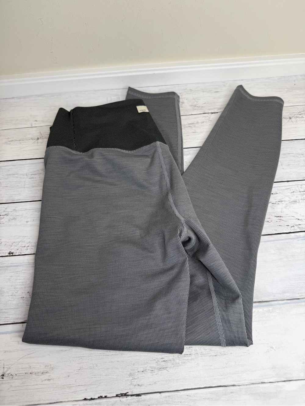 Vuori Ribbed Gray Leggings with Black Waistband